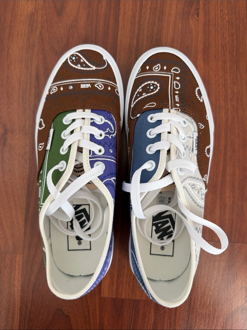 Unisex Vans Authentic Bandana Print Sneakers. Size US W7.5/M6